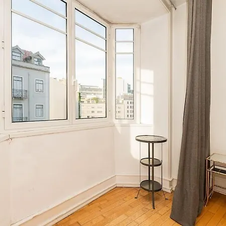Central & Sunny Flat In * Lisboa
