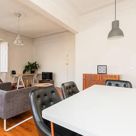 Central & Sunny Flat In Apartment Lisbon
