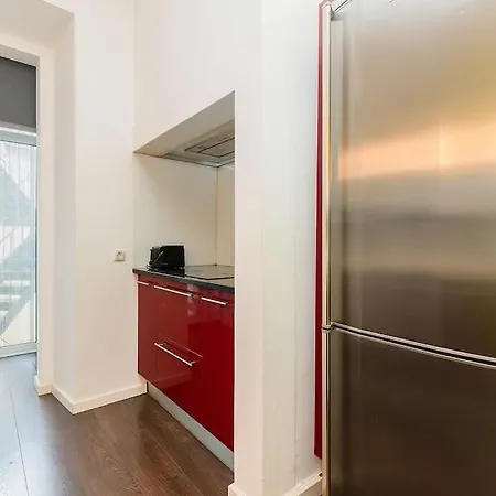 Central & Sunny Flat In