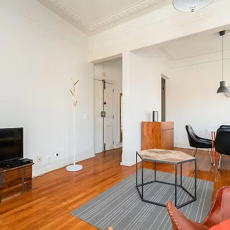 Central & Sunny Flat In Apartment