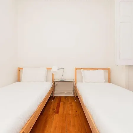 Central & Sunny Flat In Appartement